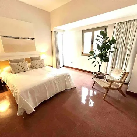 Luxury Beachfront Las Canteras Apartment